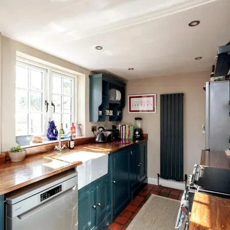 Charming 2bd Near York, Cozy Retreat For 3