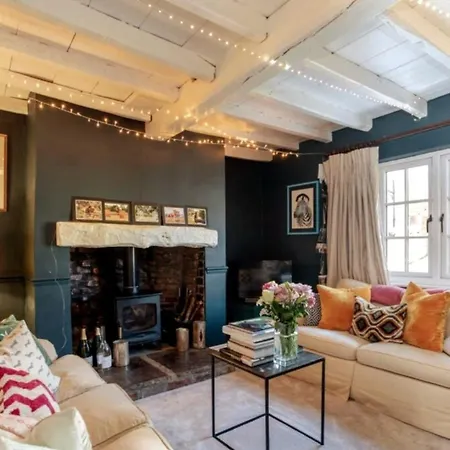 Holiday home Charming 2bd Near York, Cozy Retreat For 3 *