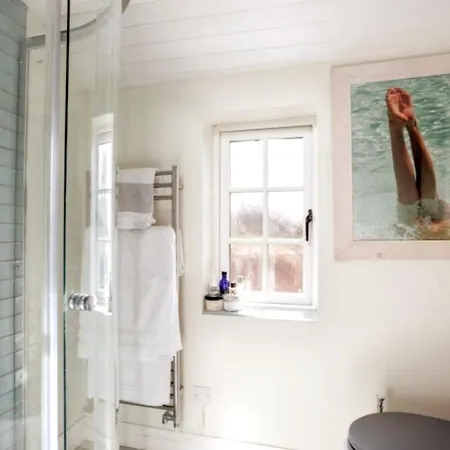 Charming 2bd Near York, Cozy Retreat For 3 *